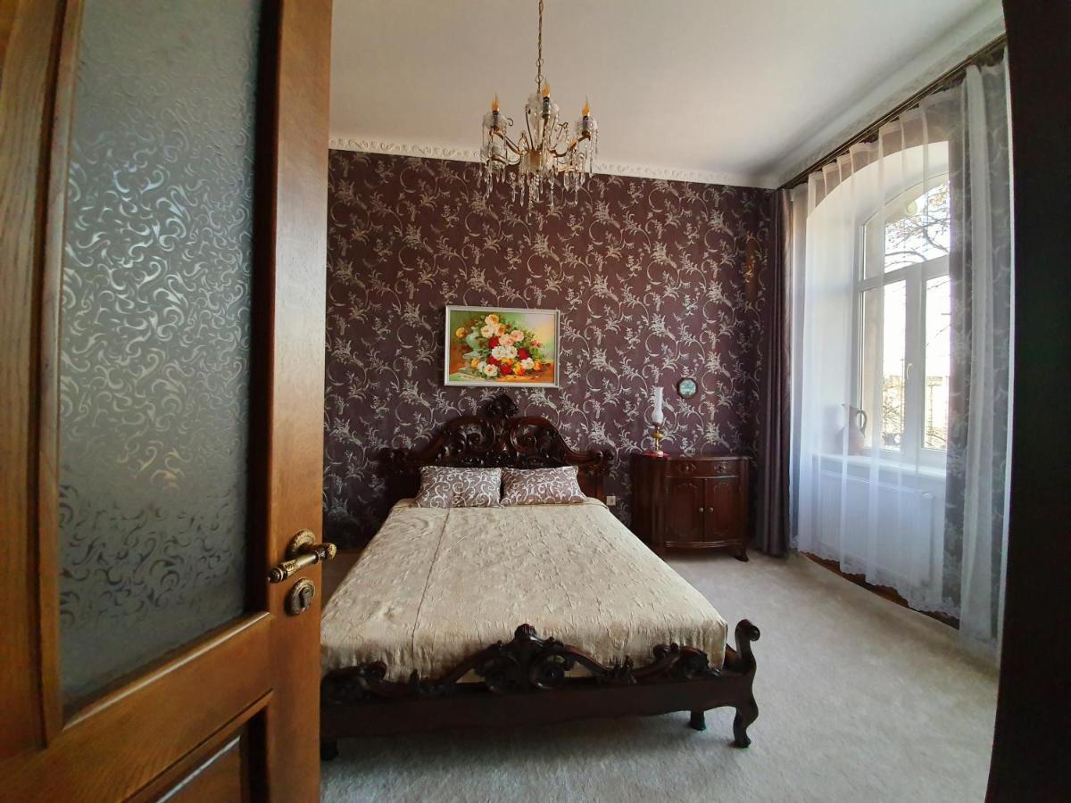 Апартаменти У Шевальє. Lviv Ngoại thất bức ảnh